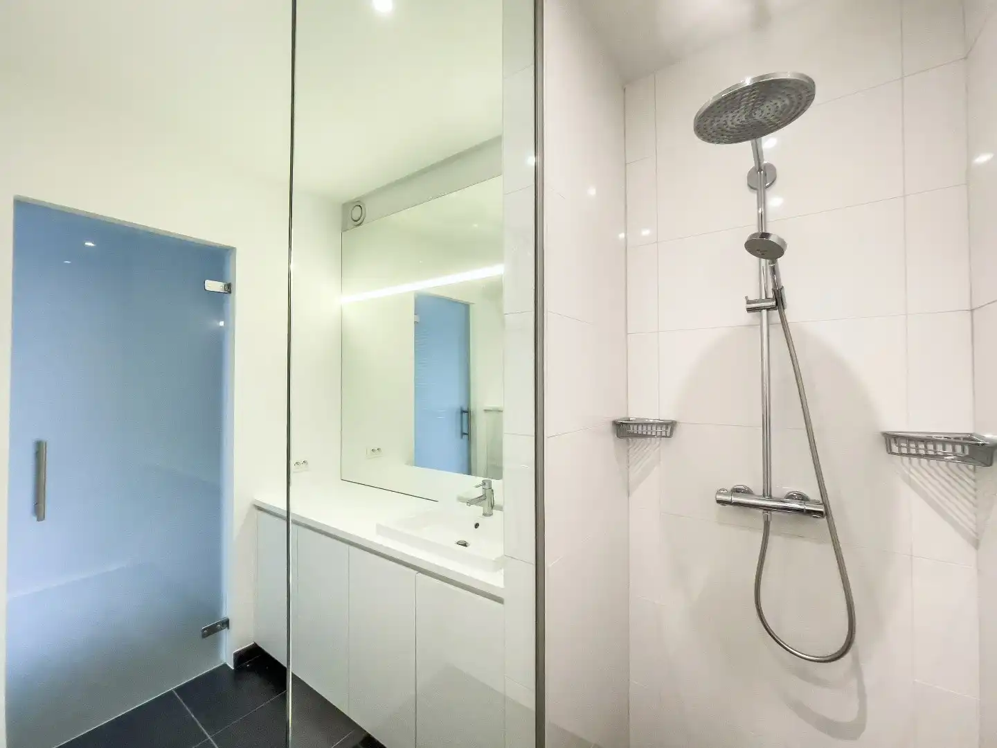 Recent appartement met OPEN ZICHT, zeer goed gelegen in een rustige straat vlakbij het Driehoeksplein. foto 16