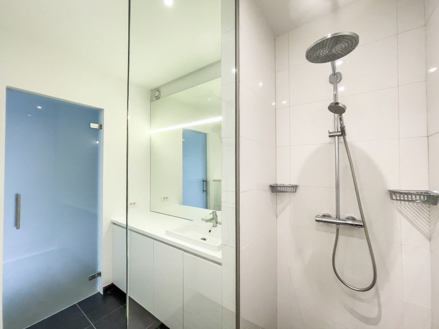 Recent appartement met OPEN ZICHT, zeer goed gelegen in een rustige straat vlakbij het Driehoeksplein. foto 16