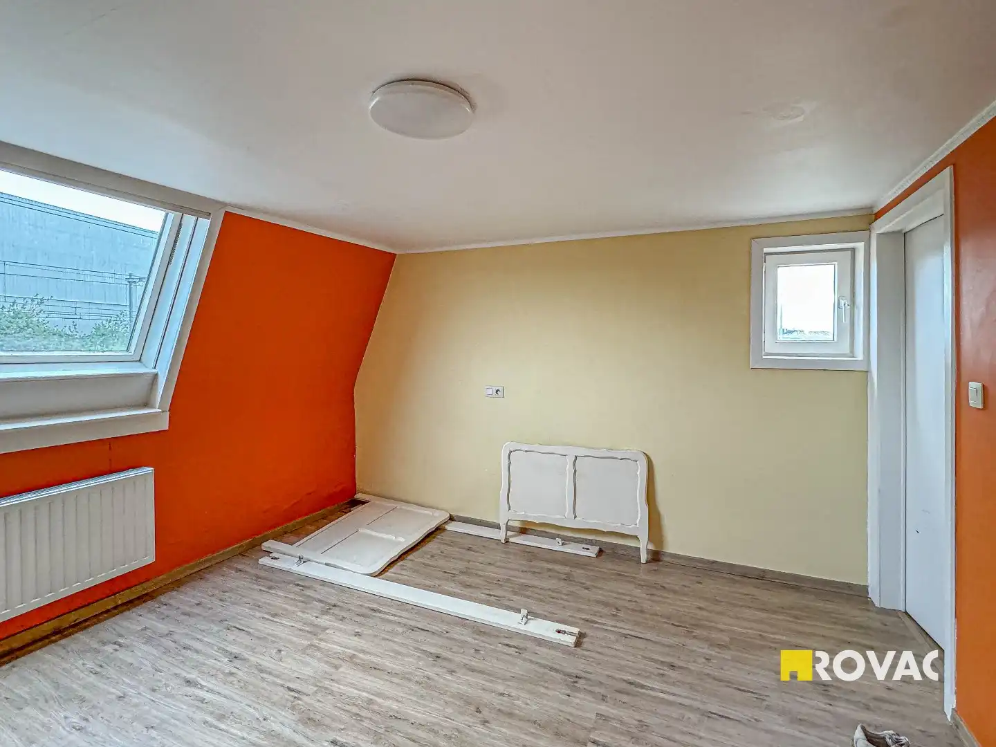 Verder te renoveren woning met mogelijkheden op de grens Izegem - Roeselare foto 6