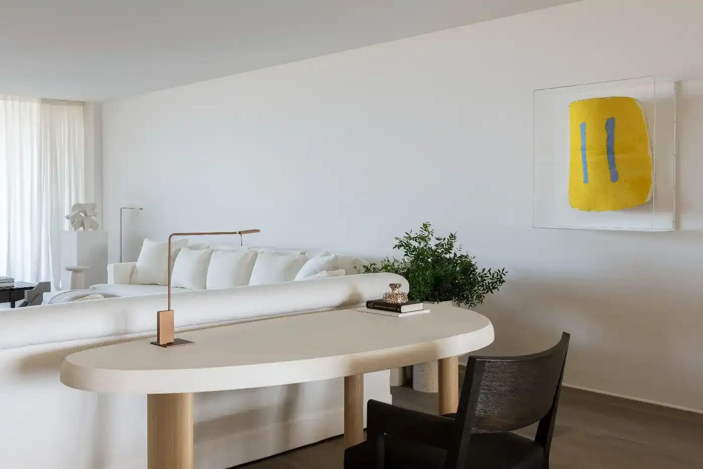 Uitzonderlijk stijlvol en tot in de perfectie afgewerkt appartement met frontaal zeezicht vanaf het gelijkvloerse terras – Residentie Blanke Top foto 3