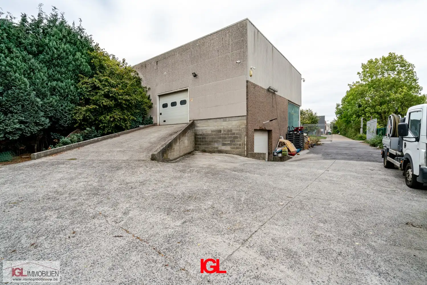 Handelspand met 2 handelsruimtes en 1 appartement te koop op AAA locatie foto 25