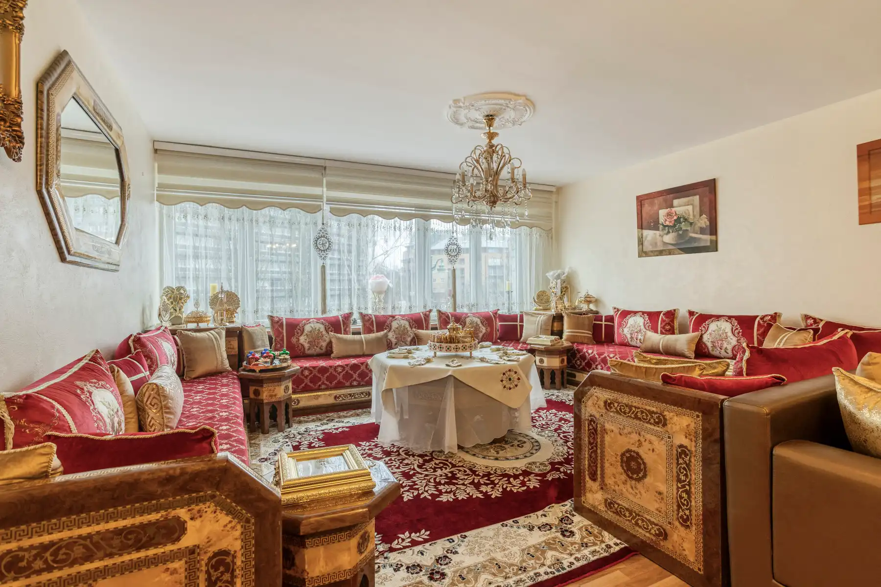 Ruim instapklaar appartement met parking foto 3