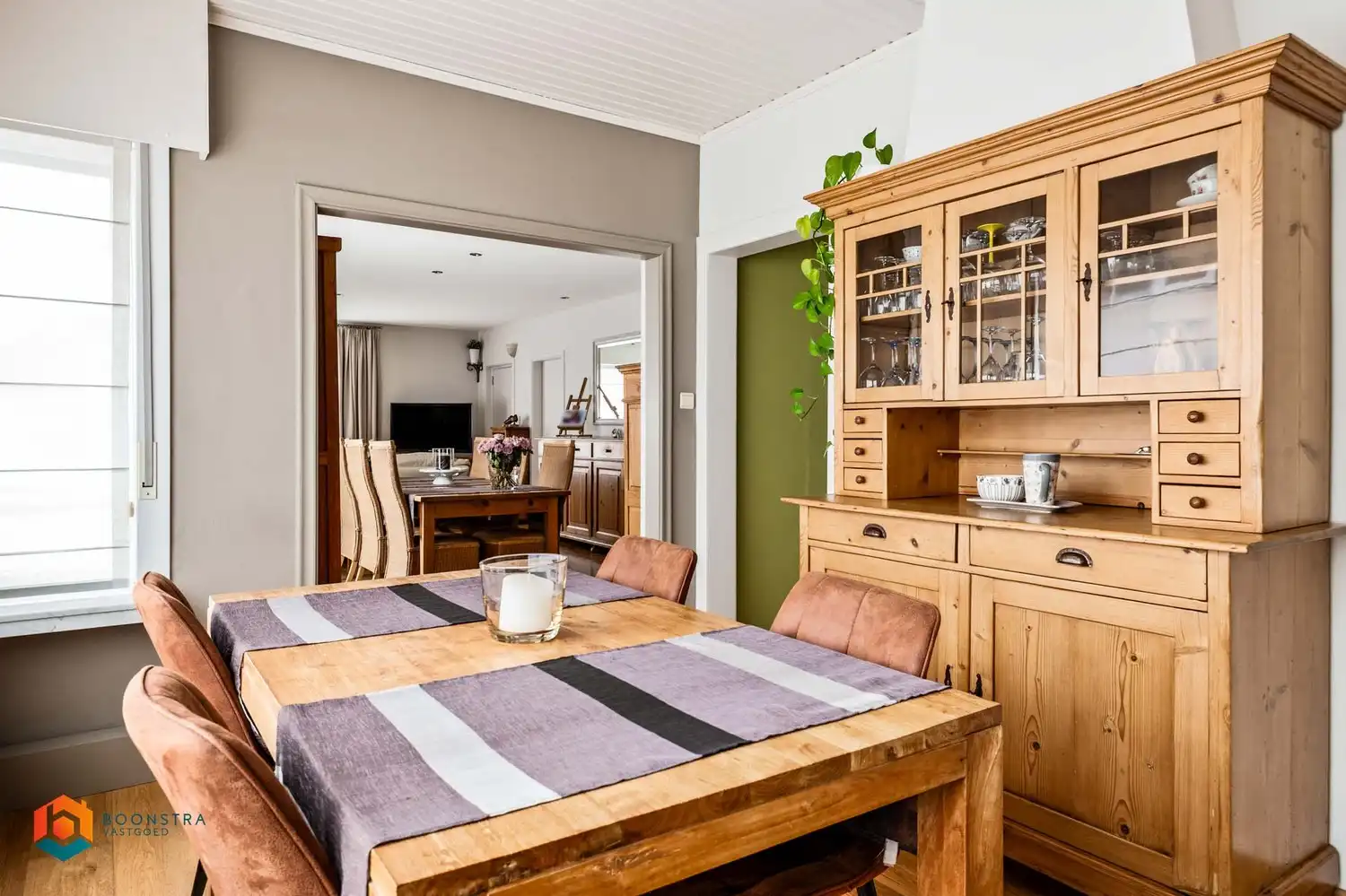 Zeer verzorgde laagbouwwoning met 2 slpkrs en leuke tuin foto 5