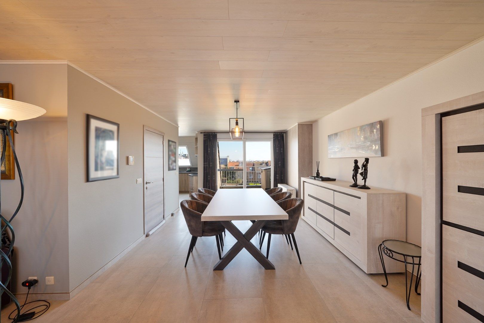 Perfect onderhouden duplex met 3 slaapkamers en zonnig terras foto {{pictureIndex}}