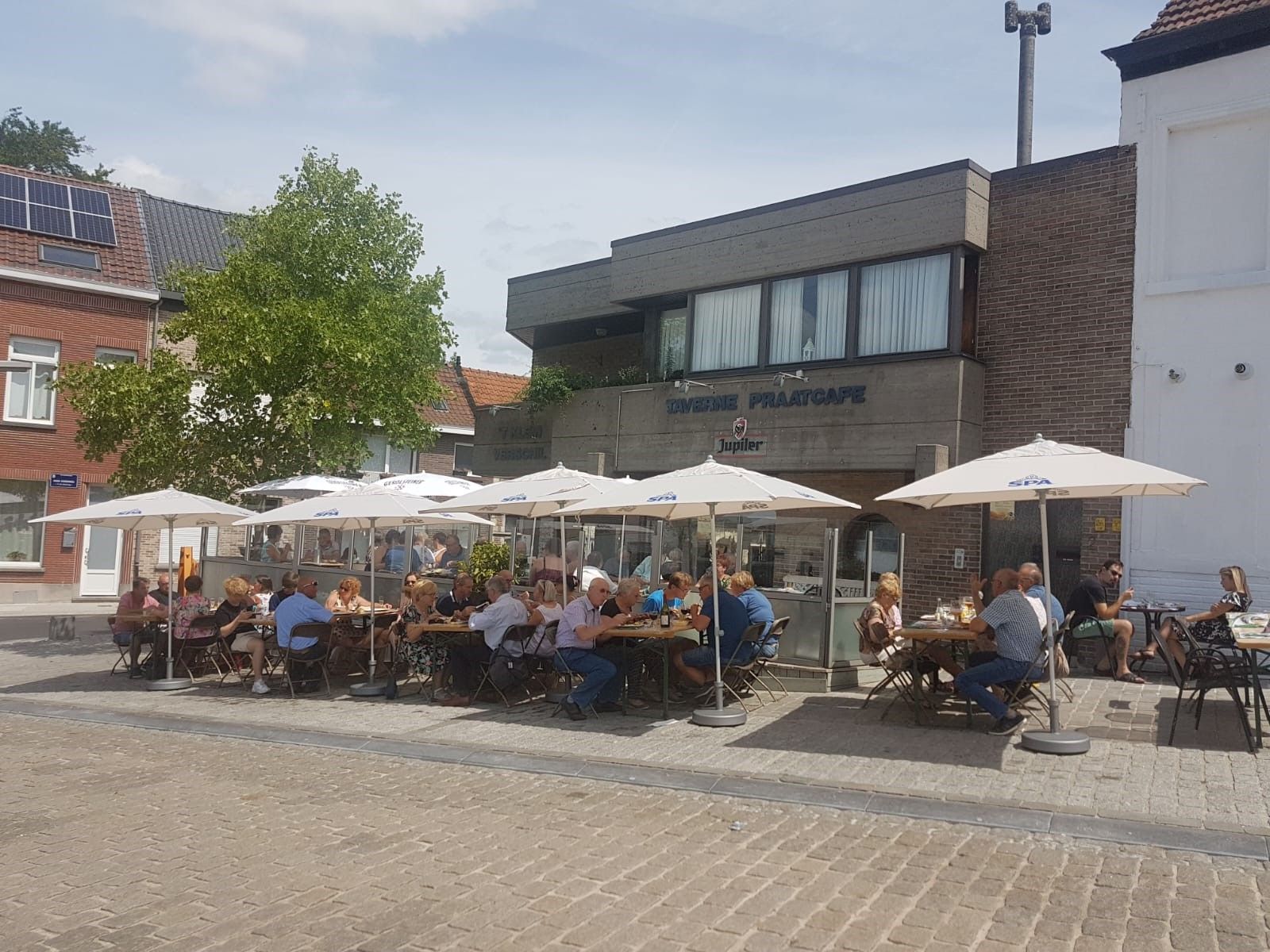 Hoekpand (handelsgelijkvloers + appartement) aan de voet van de Muur foto 28