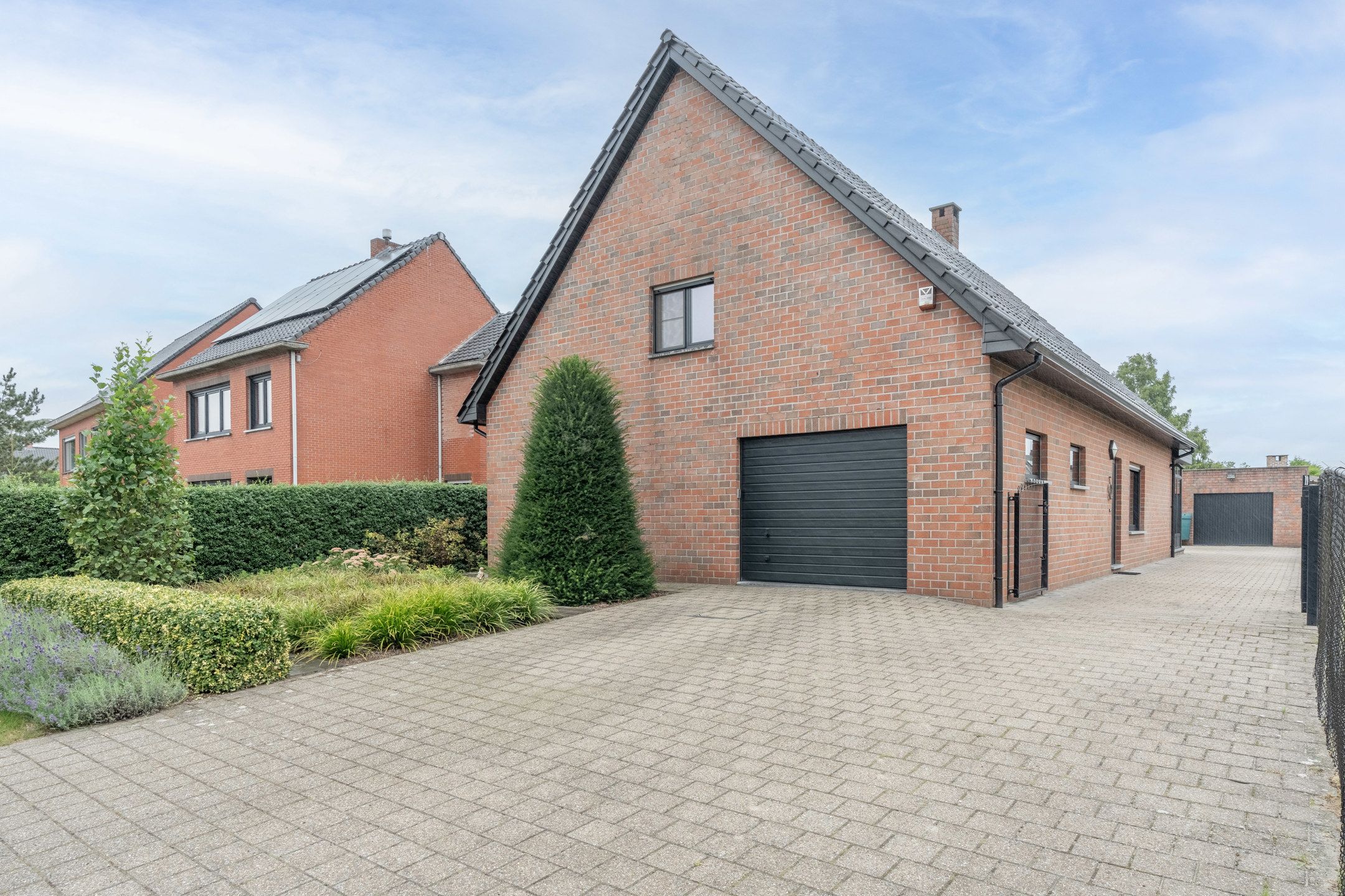  Prachtige instapklare gezinswoning met 4-5 slpk op 1.187m². foto 2