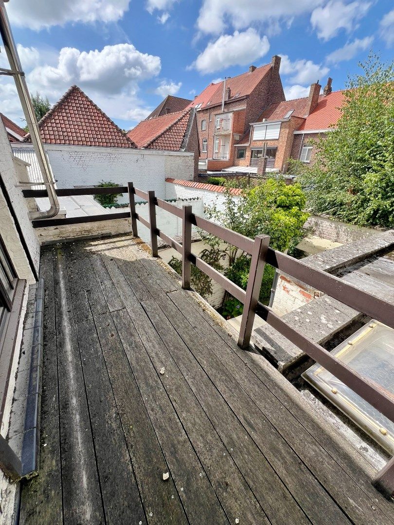 Twee te renoveren woningen met tuintje in de stadskern van Ieper foto 15