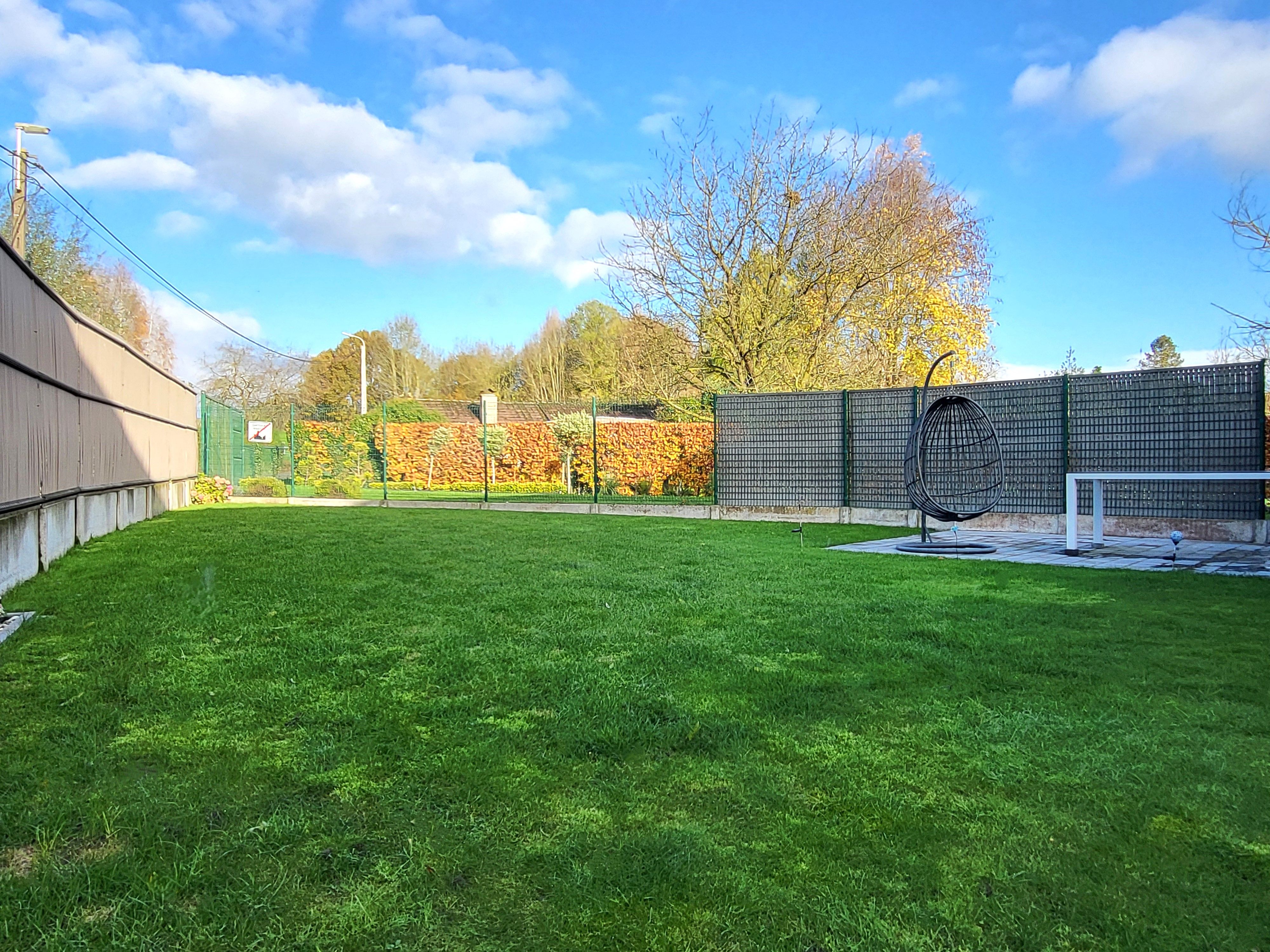 Charmant gerenoveerde hoeve op 342m² met zonnige tuin, carport en terras. foto 3