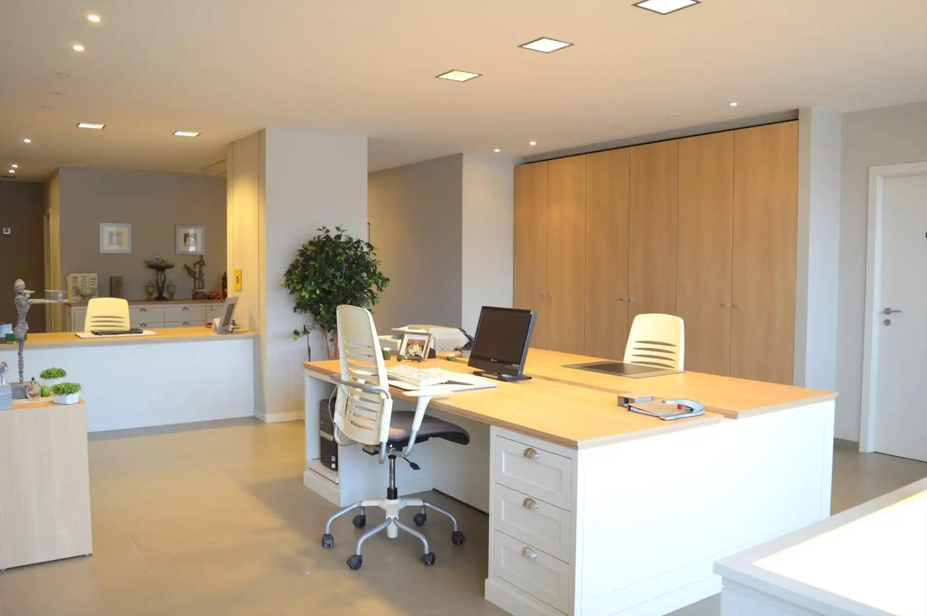 Schitterend ingerichte kantoorruimte op een top locatie in Gullegem foto 2