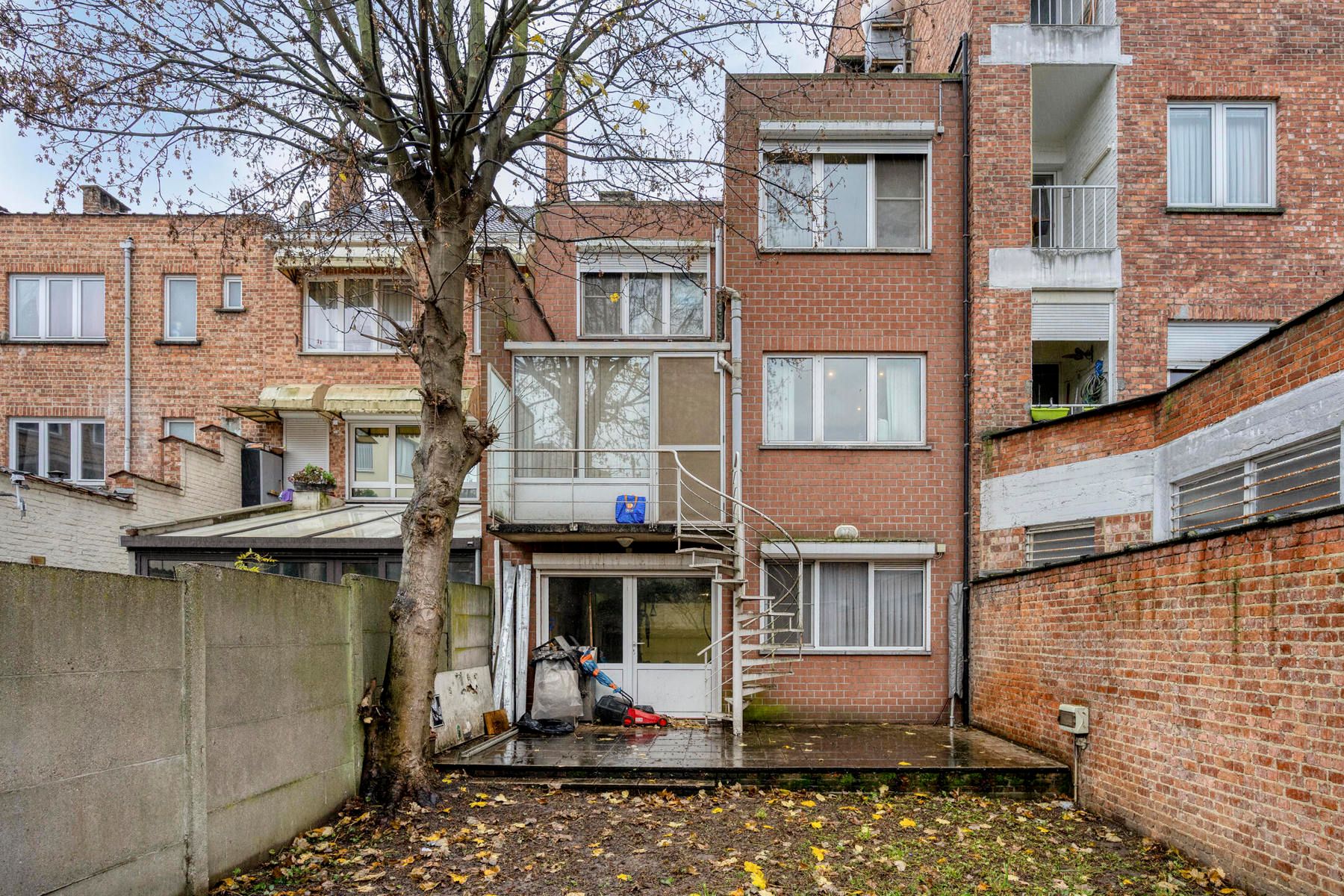 Gezinswoning met vier slaapkamers, tuin en ruime garage foto 37