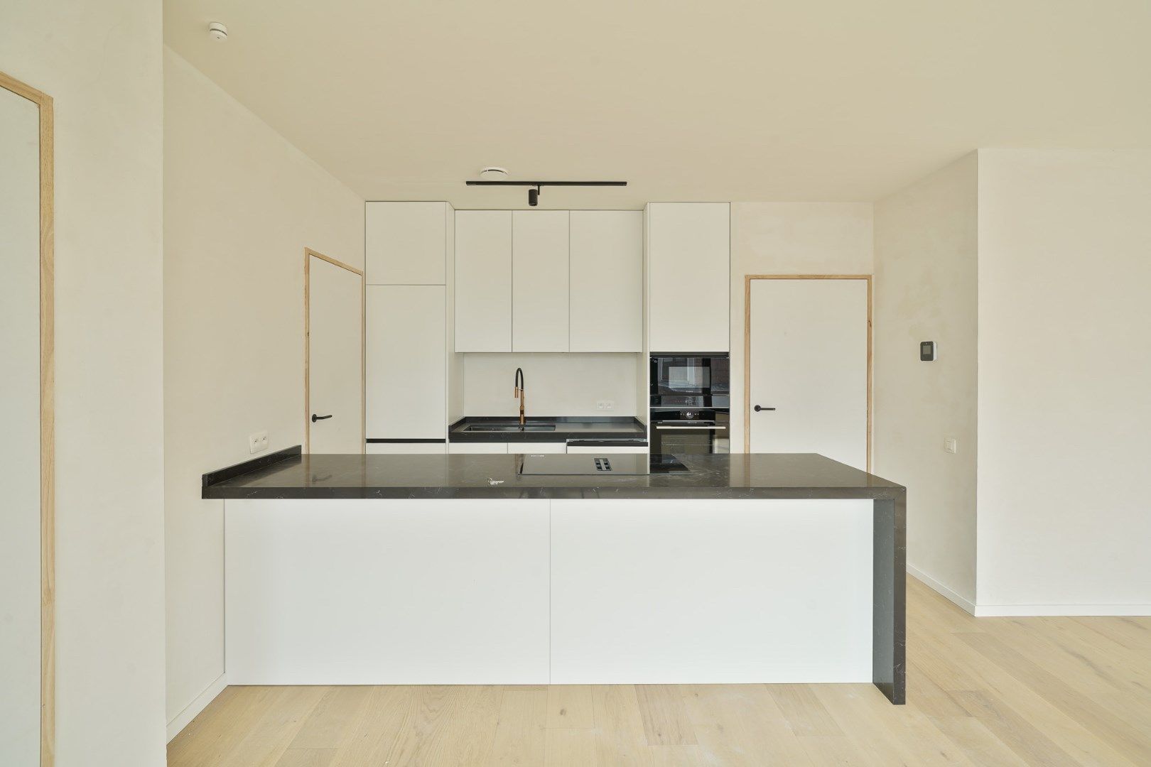 Nieuw 2-slaapkamerappartement met parking ! foto 5