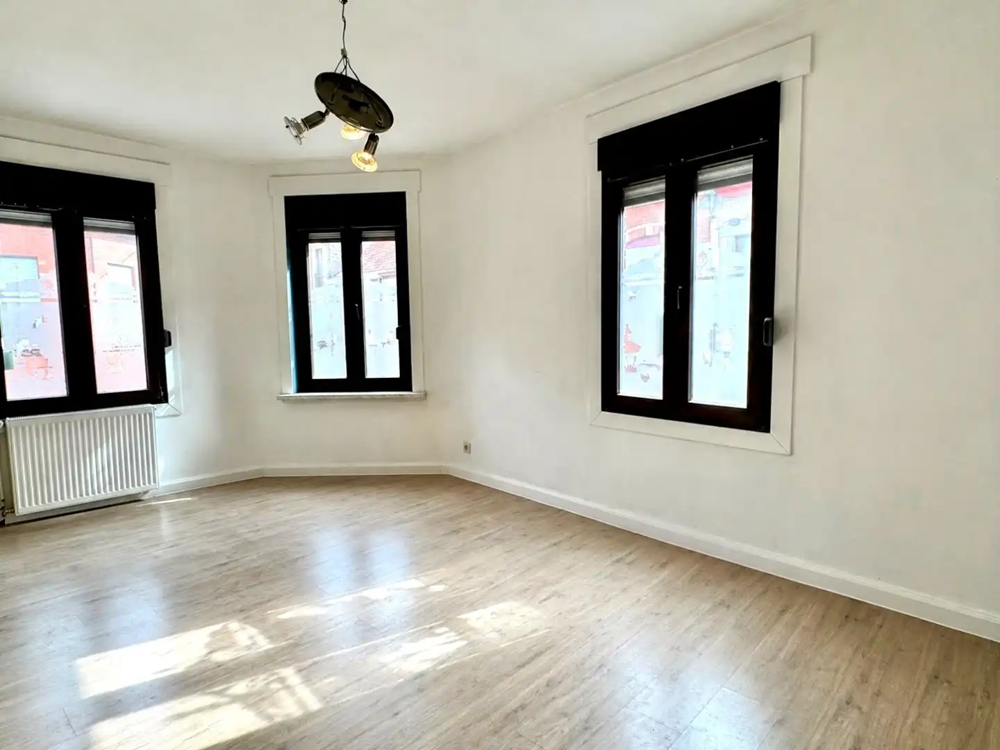 Lichtrijke hoekwoning met 2 slaapkamers in het centrum van Izegem!  foto 7