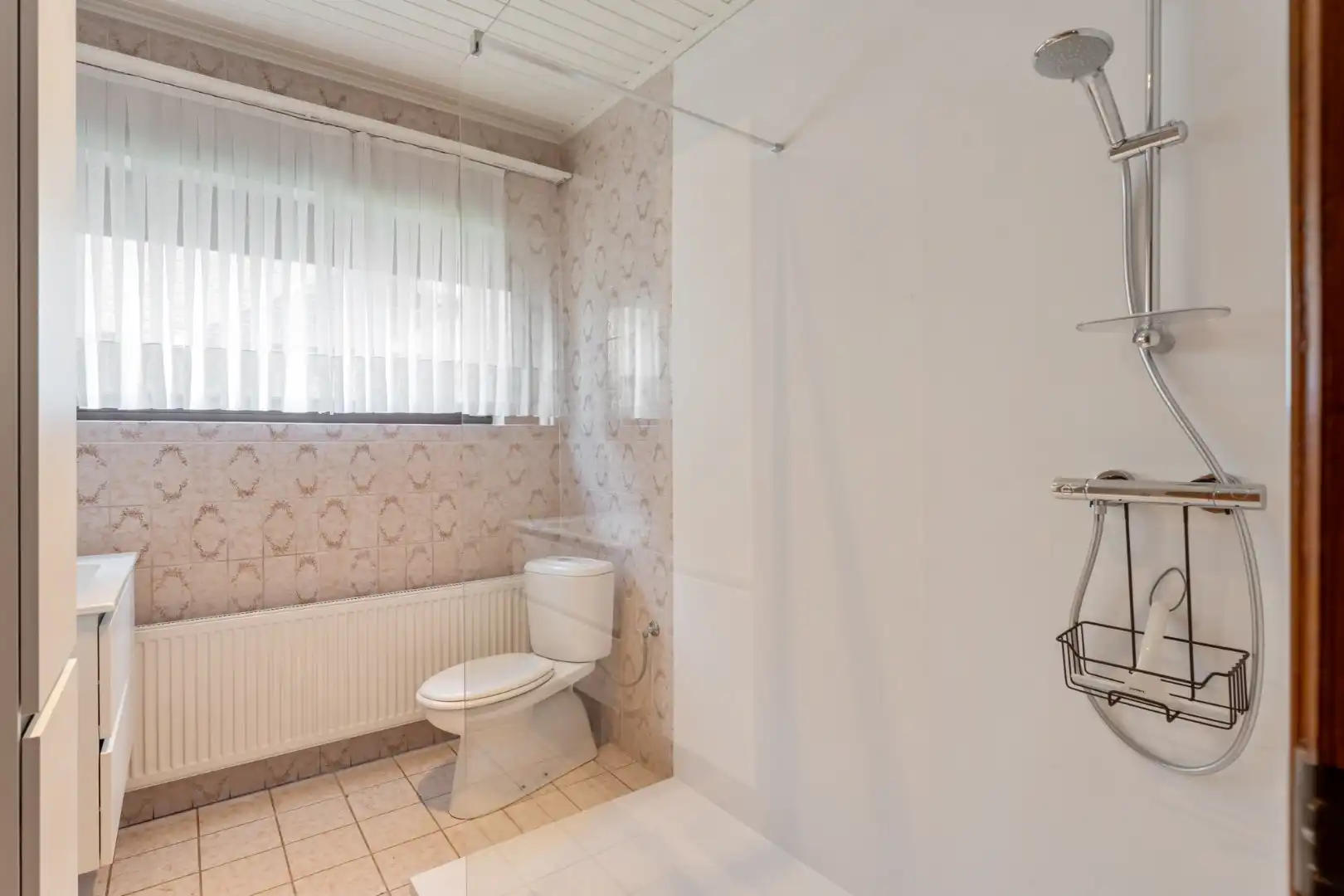 Zeer goed onderhouden gelijkvloerse gezinswoning op een riant perceel van 19a75ca op een rustige locatie te Schalkhoven, een deelgemeente van Hoeselt.  foto 32