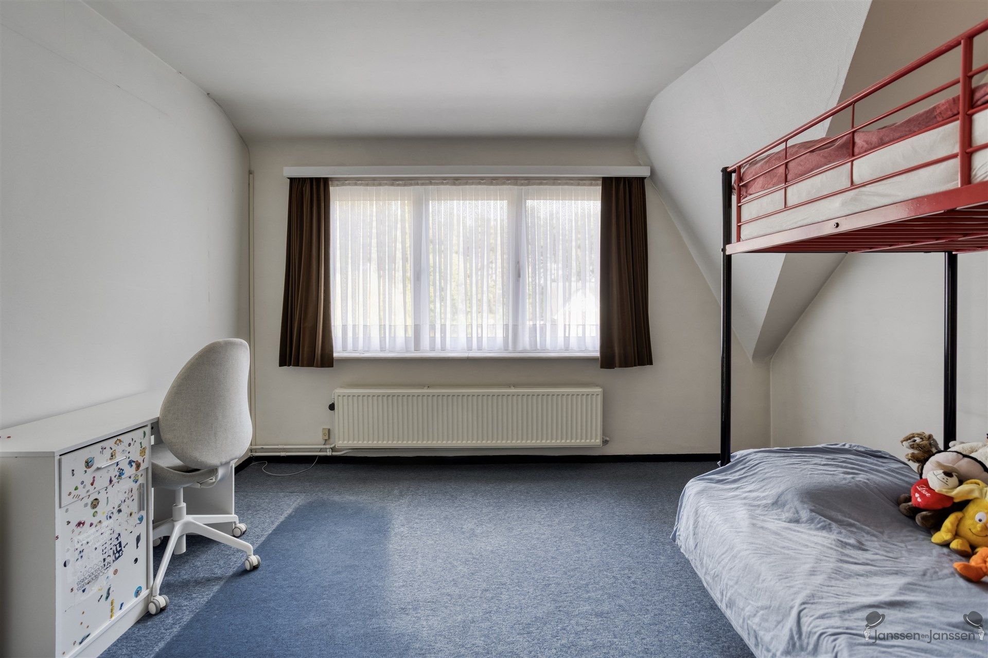 Woning op mooi villaperceel van 1.500 m² foto 17