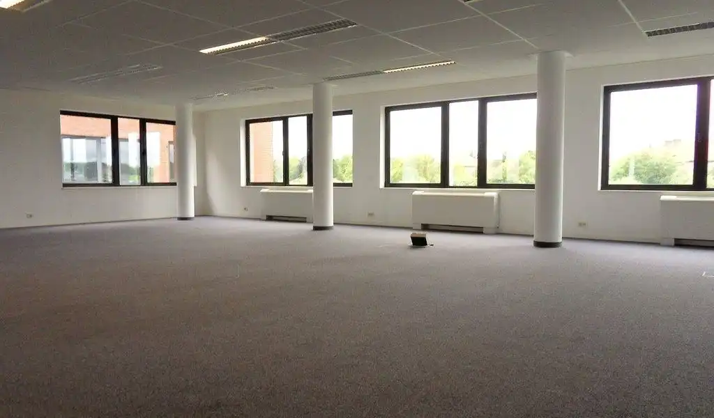 Kantoorruimte te huur in Clinton Park in Roeselare foto 16