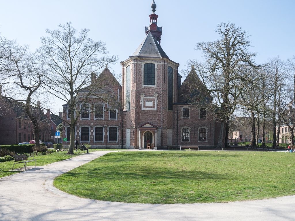 Omgeving Sint-Elisabethbegijnhof - Op te frissen éénslaapkamerappartement met aangename buitenruimte. foto 10