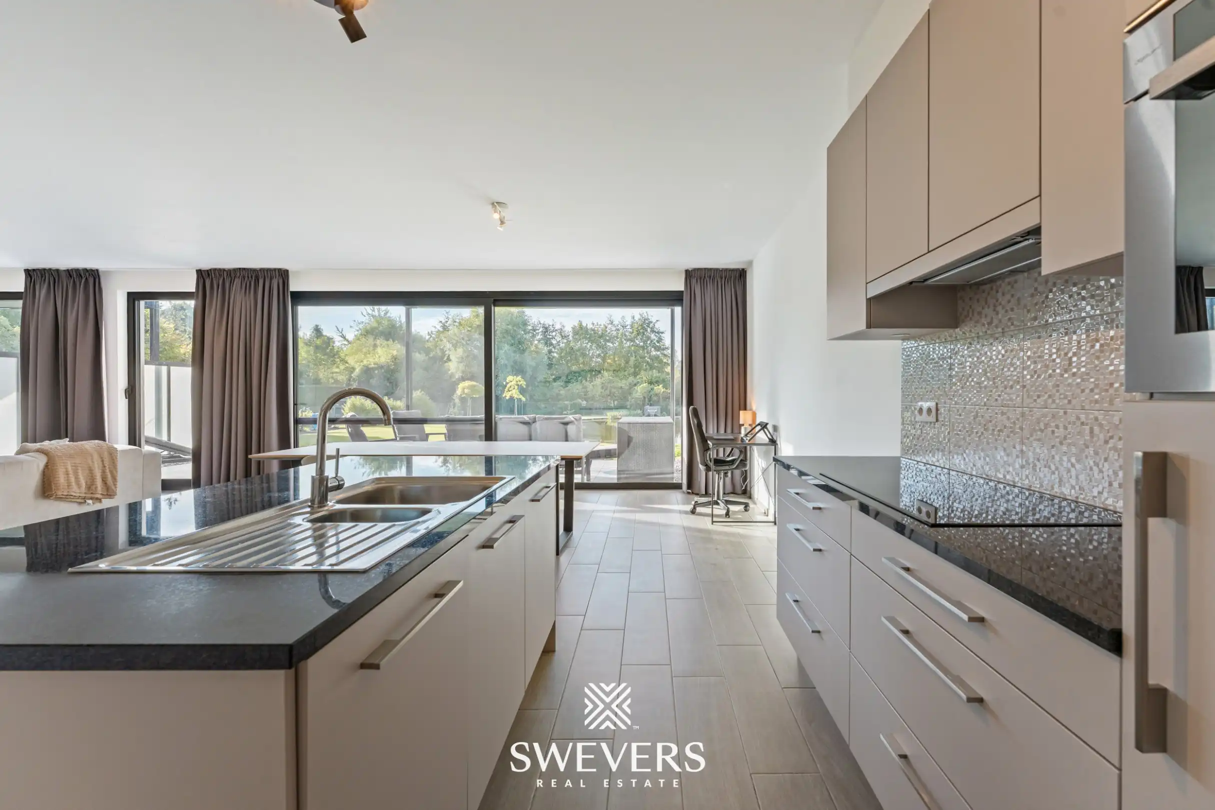 Appartement met twee autostaanplaatsen en terras met uitzicht op prachtige binnentuin foto 6