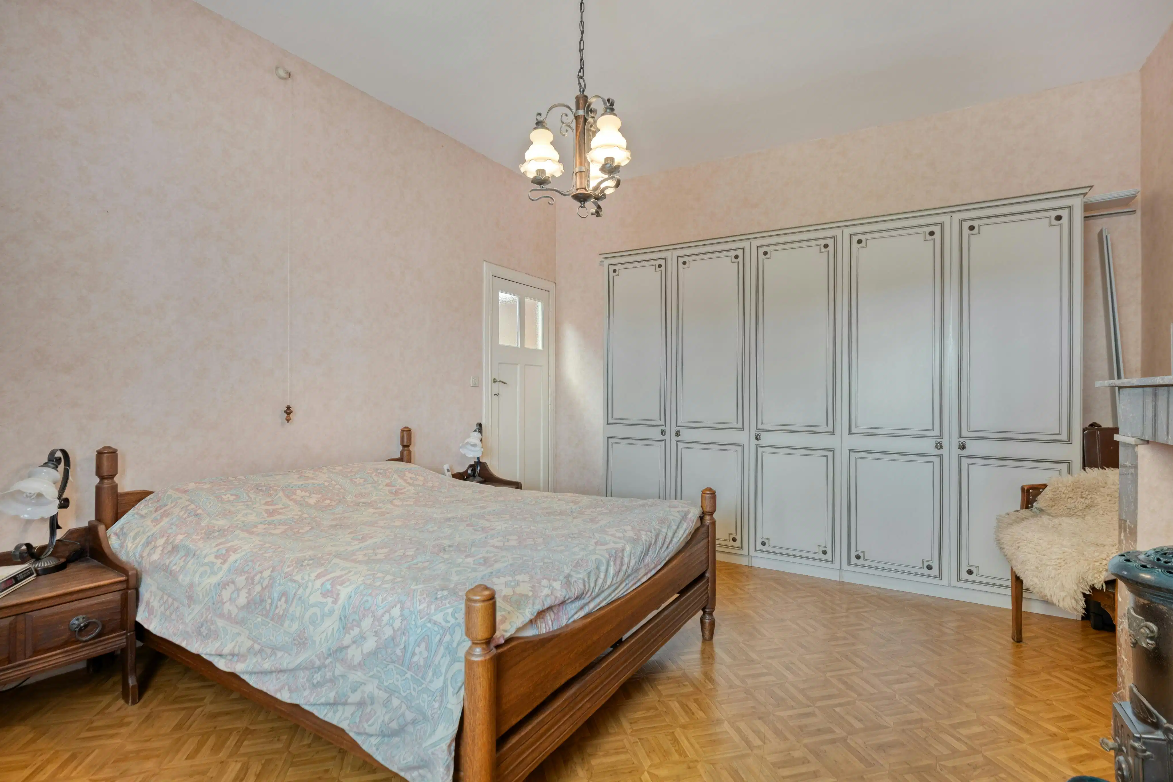 Charmant huis met ruime en zonnige tuin te koop in Merksem! foto 13