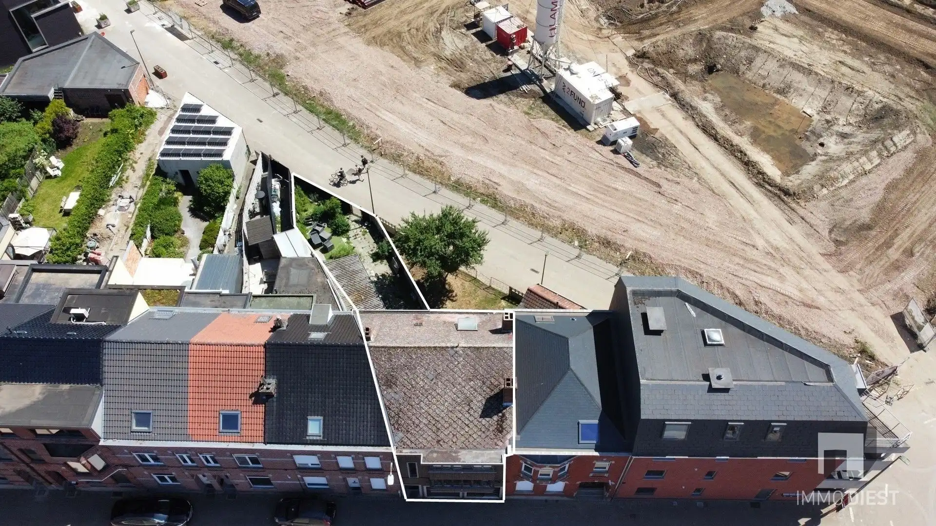 Te renoveren woning met 3 slaapkamers, 2 garages en tuin in Diest foto 4