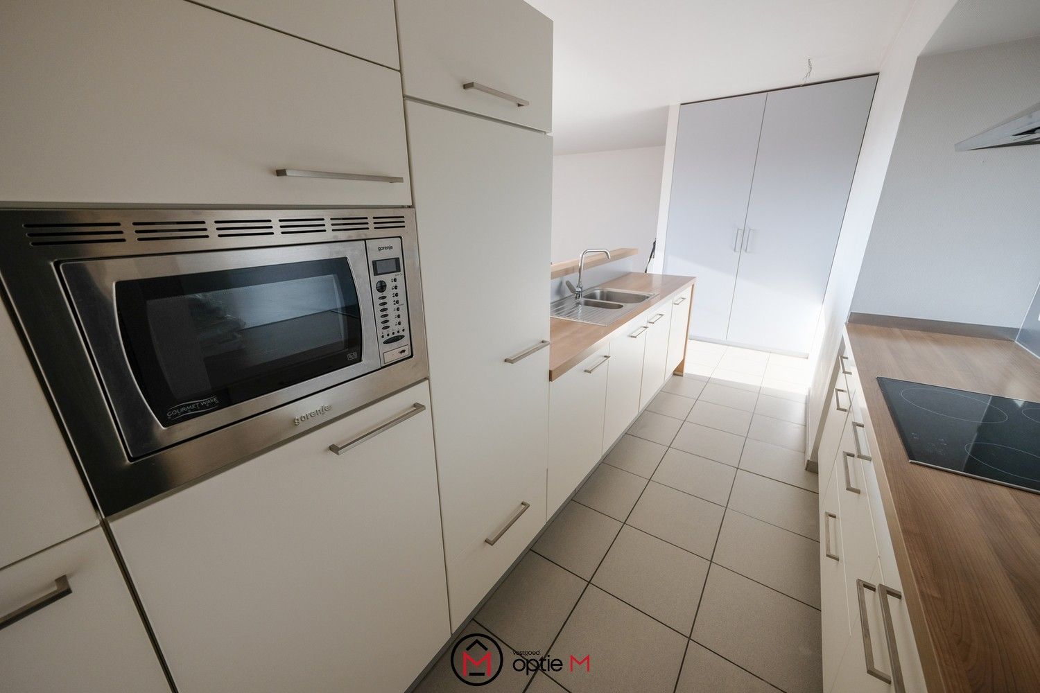 INSTAPKLAAR APPARTEMENT MET AUTOSTANDPLAATS foto 6