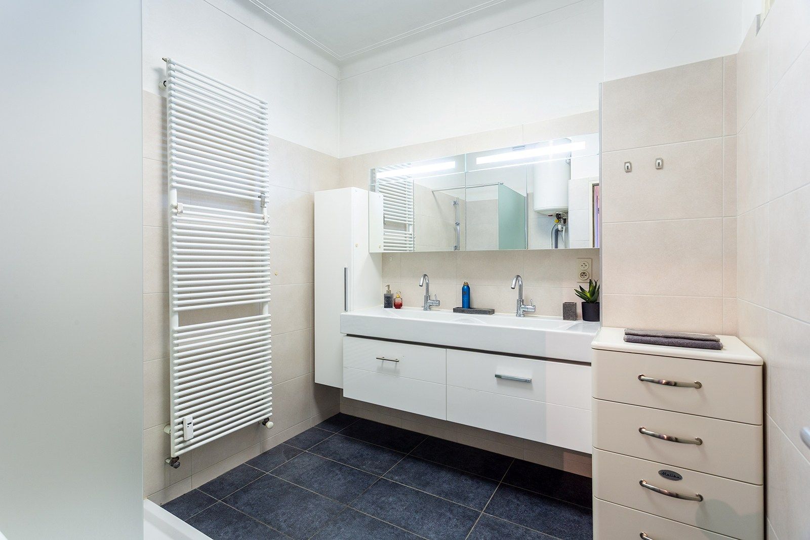 Ruim en lichtrijk appartement met 3 slaapkamers op centrale ligging foto 17