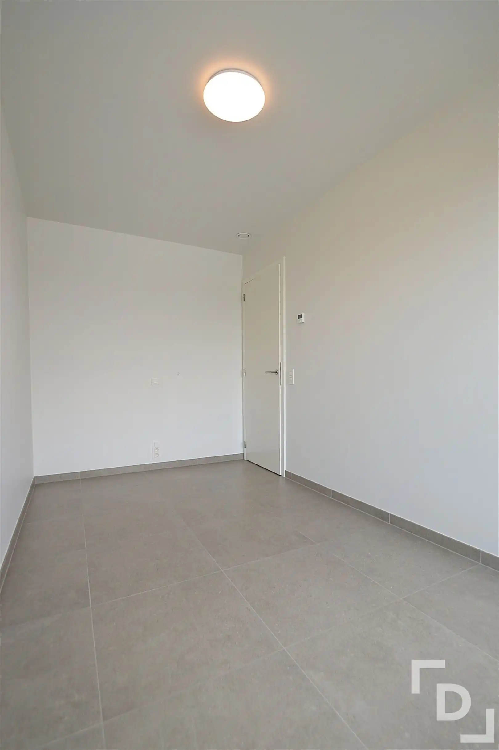 Nieuwbouwappartement met 2 slaapkamers en carport te Ieper foto 13