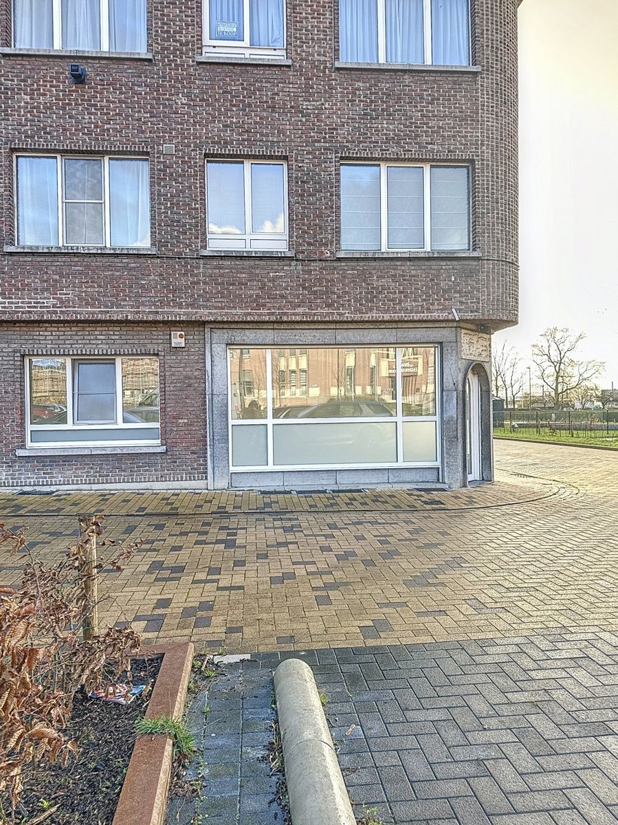 Commercieel gelegen hoekpand foto 9