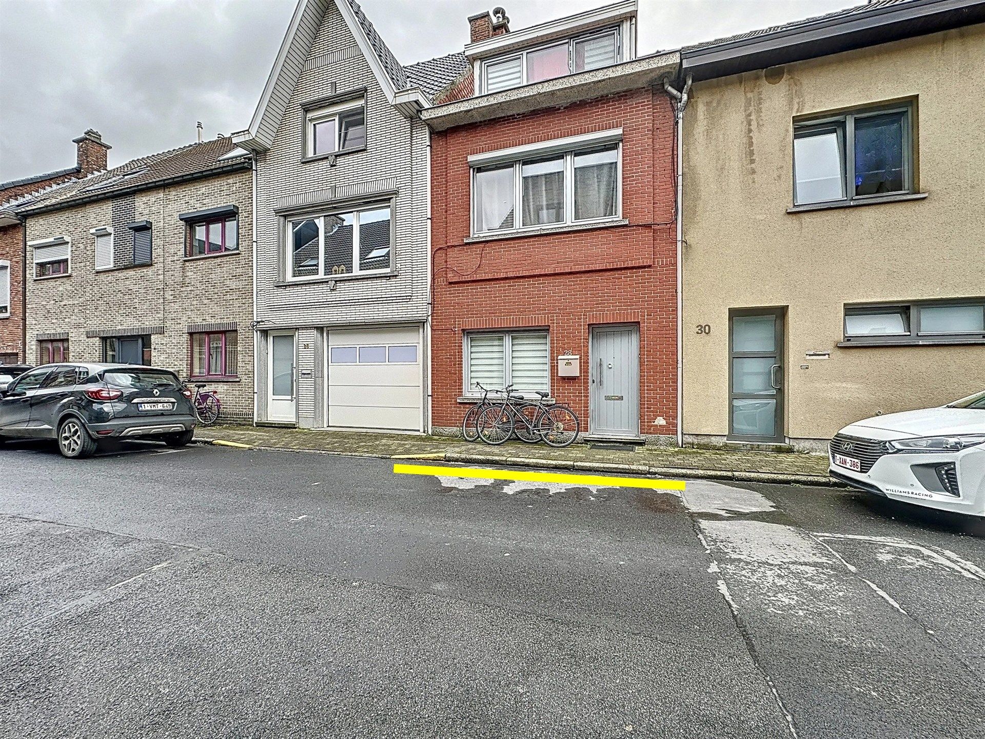 Instapklare woning met 3 slaapkamers in centrum Sint-Niklaas! foto {{pictureIndex}}