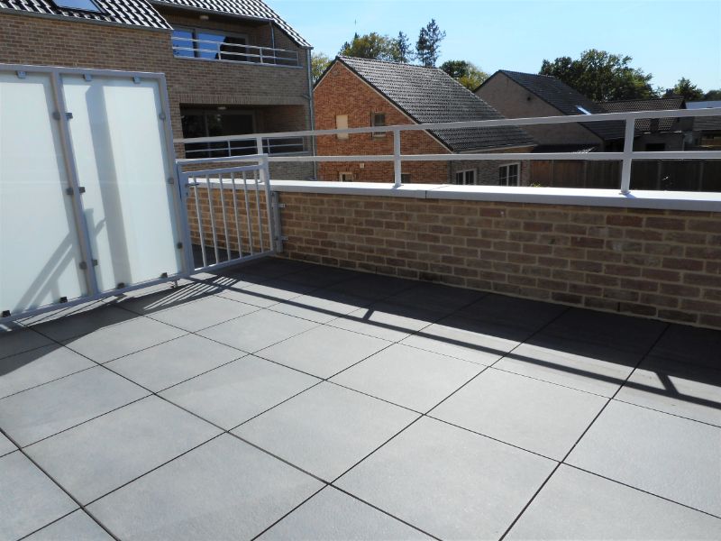 Instapklaar duplexappartement met 2 ruime slpks,  ruim terras (18m²), ondergrondse autostpl + kelder foto 3