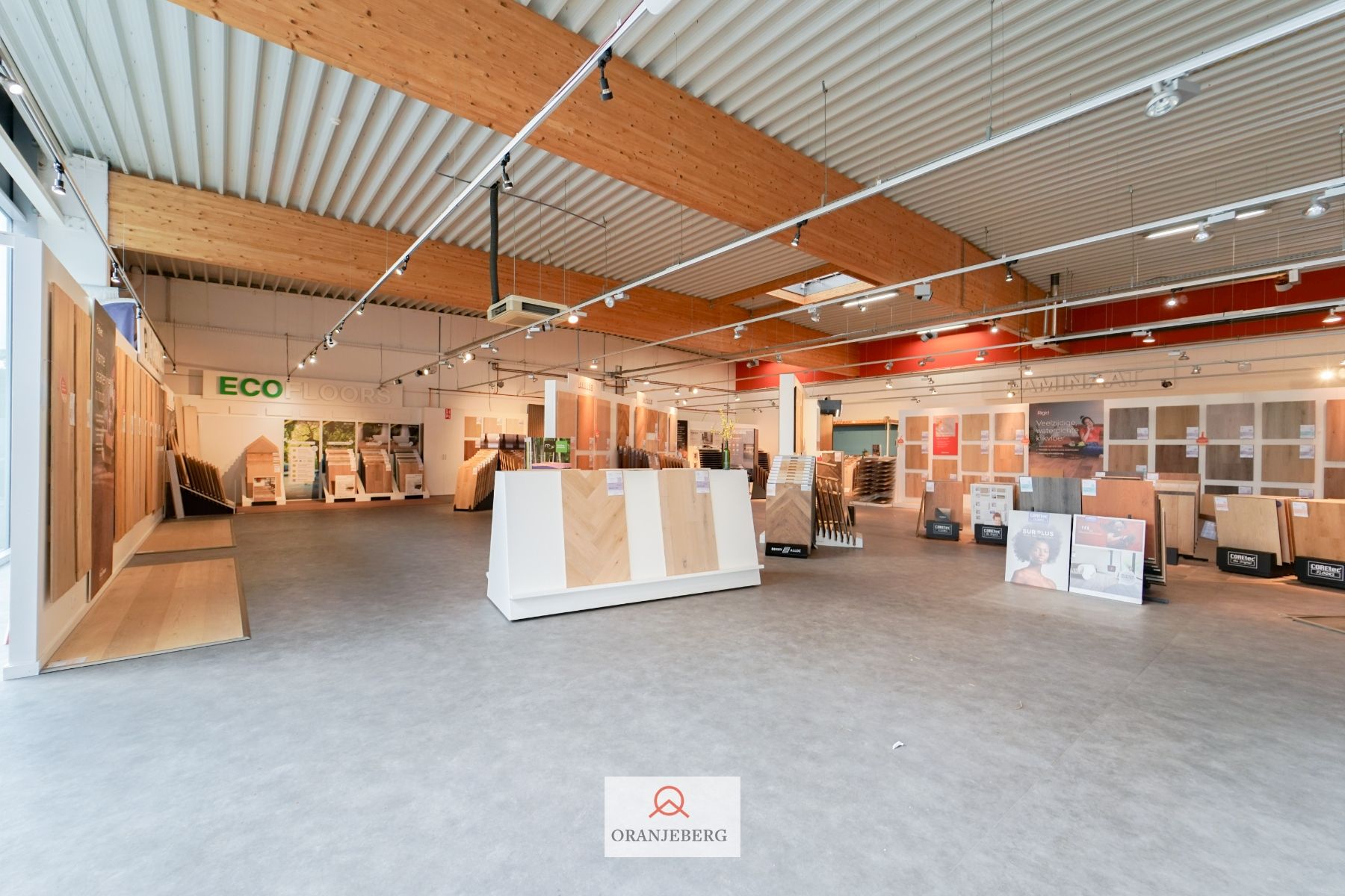 In de schaduw van de IKEA: winkel-magazijn van 750 m² +P! foto 9