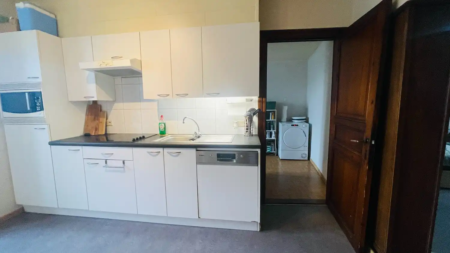 Gerenoveerd appartement te huur in Ruddervoorde foto 11