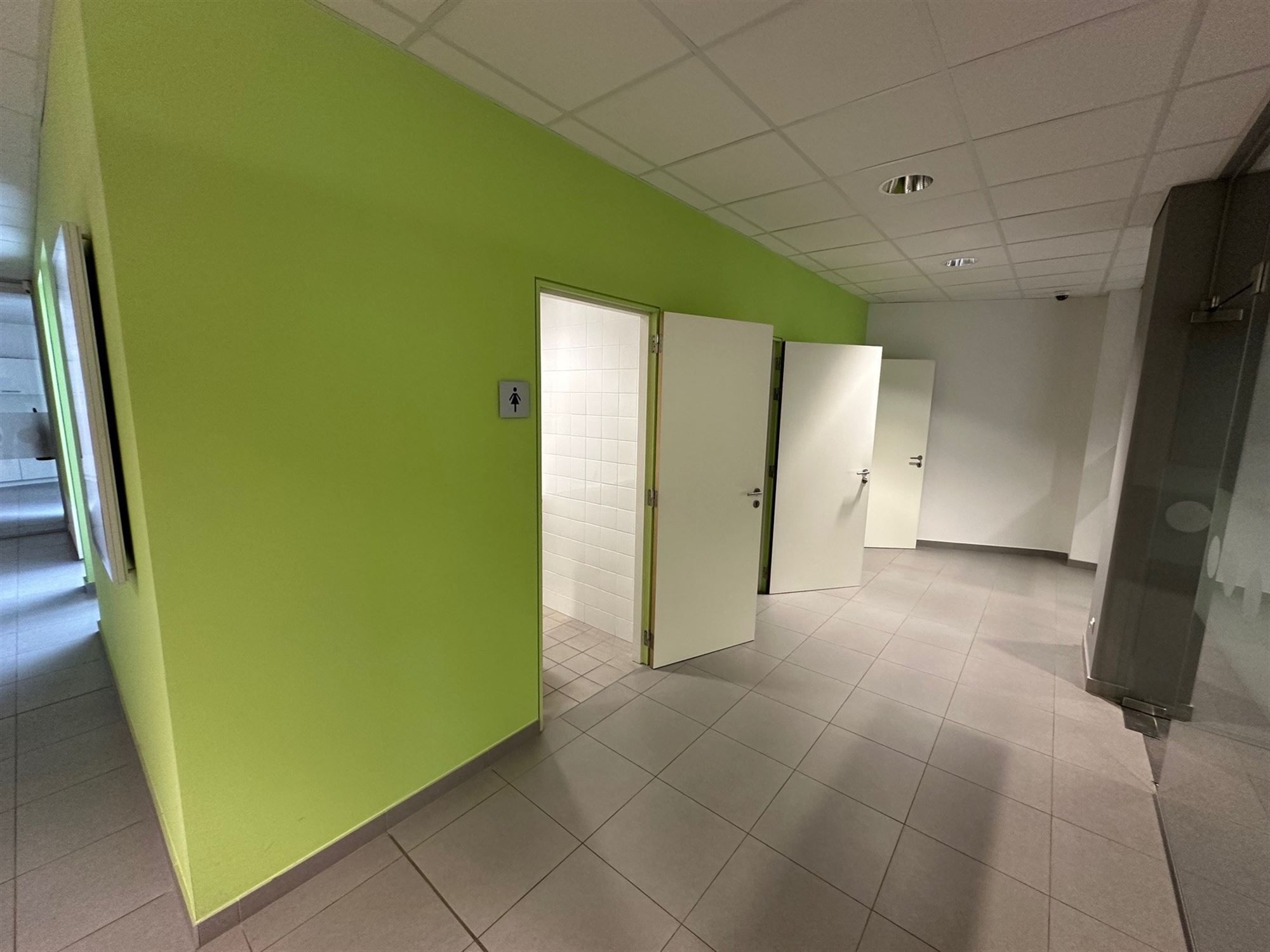 Handelspand/kantoorruimte 330m² met allerlei mogelijkheden! foto 8