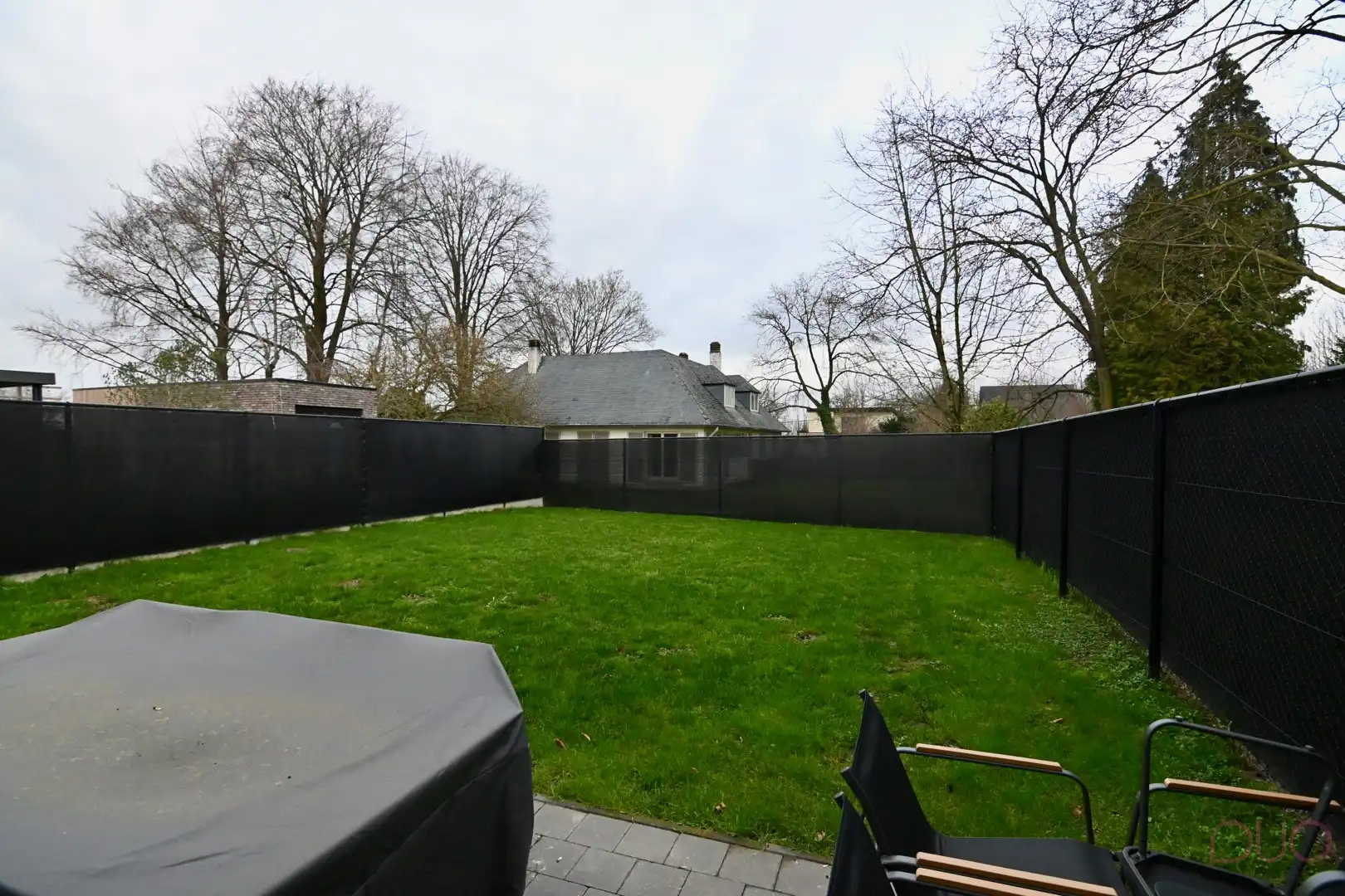 Moderne halfopen gezinswoning. foto 24