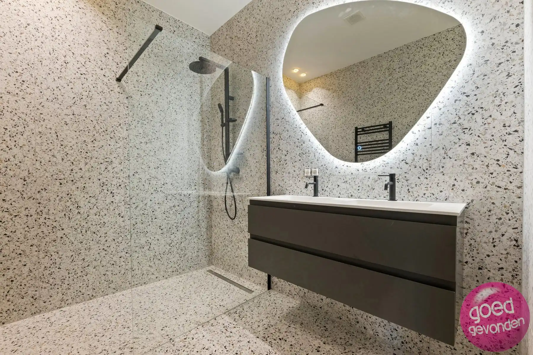 NIEUW APP - 1of2 SLK - TERRAS - KELDER - CENTRUM - GEEN BTW foto 15