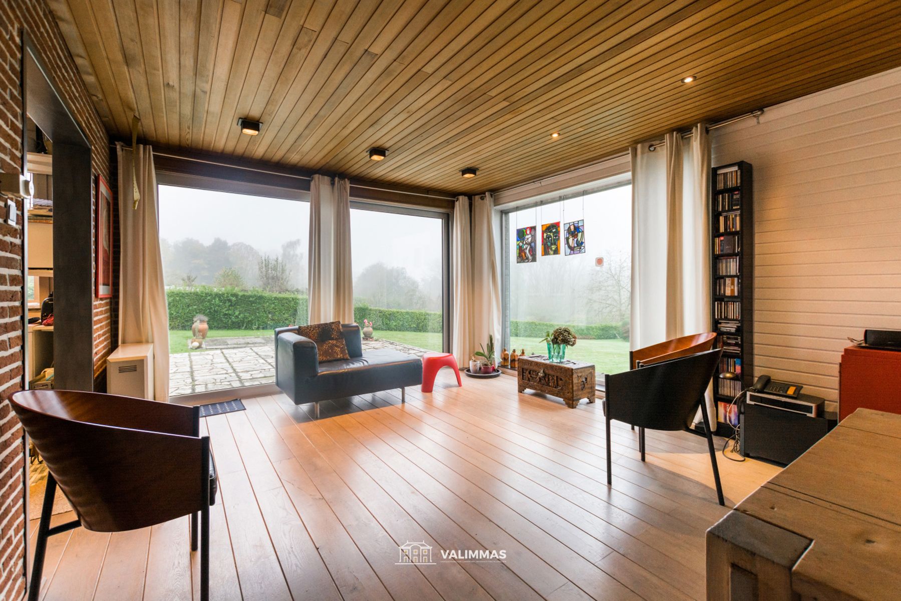 Uniek gelegen villa-bungalow met grote tuin en zwembad... foto 9