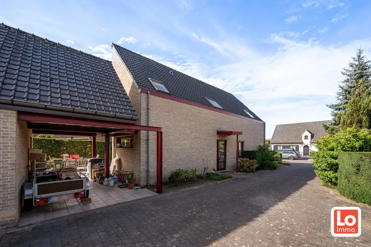 VERKOCHT!! Ruime degelijke alleenstaande woning met afzonderlijke garage en carport op een makkelijk bereikbare locatie in Lokeren! foto 19