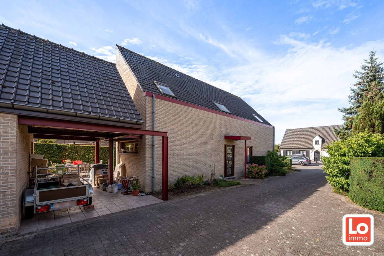 Ruime degelijke alleenstaande woning met afzonderlijke garage en carport op een makkelijk bereikbare locatie in Lokeren! foto 19