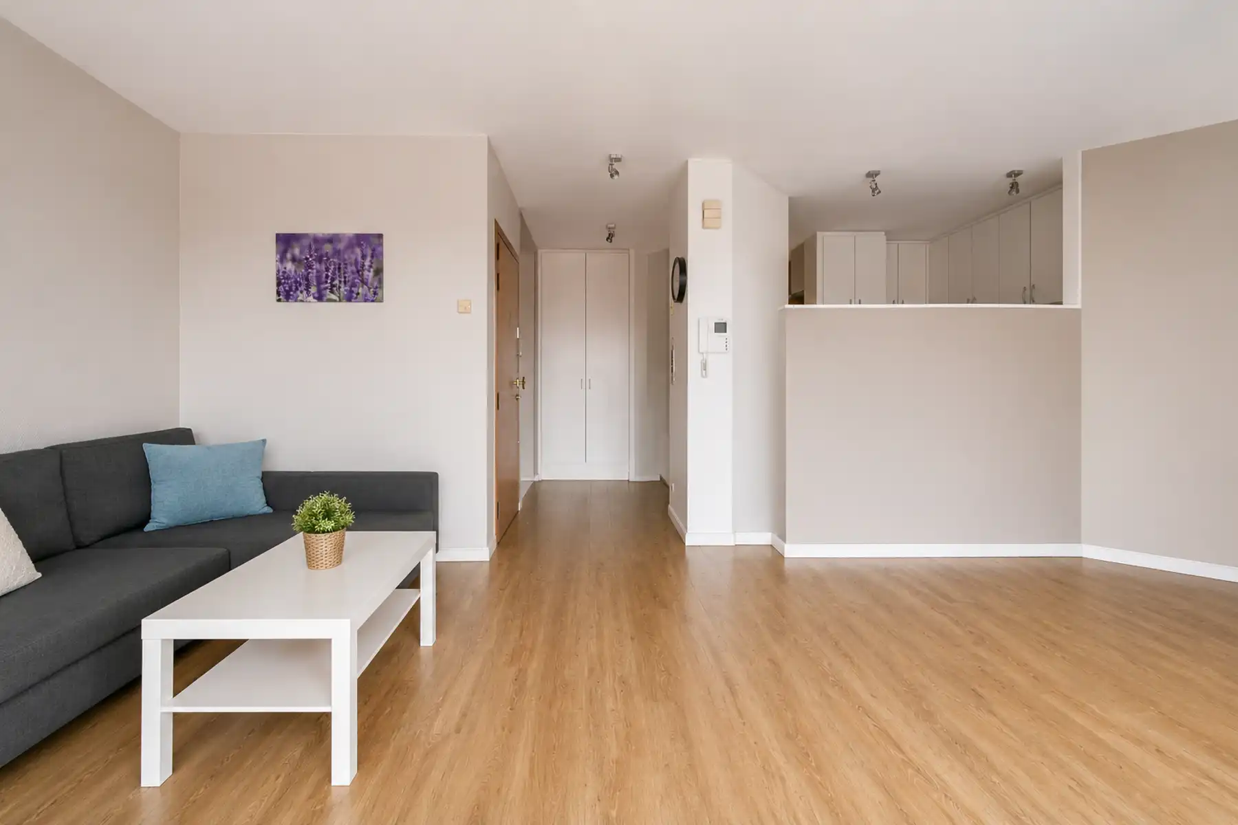 Instapklaar appartement aan de markt in Zele foto 7