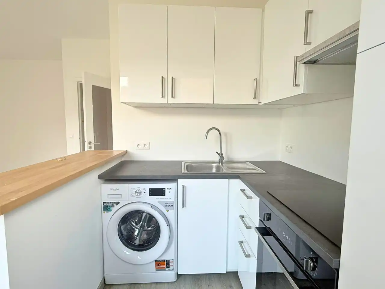 Gerenoveerde studio van 33m² op wandelafstand van het Fernand Cocqplein foto 5