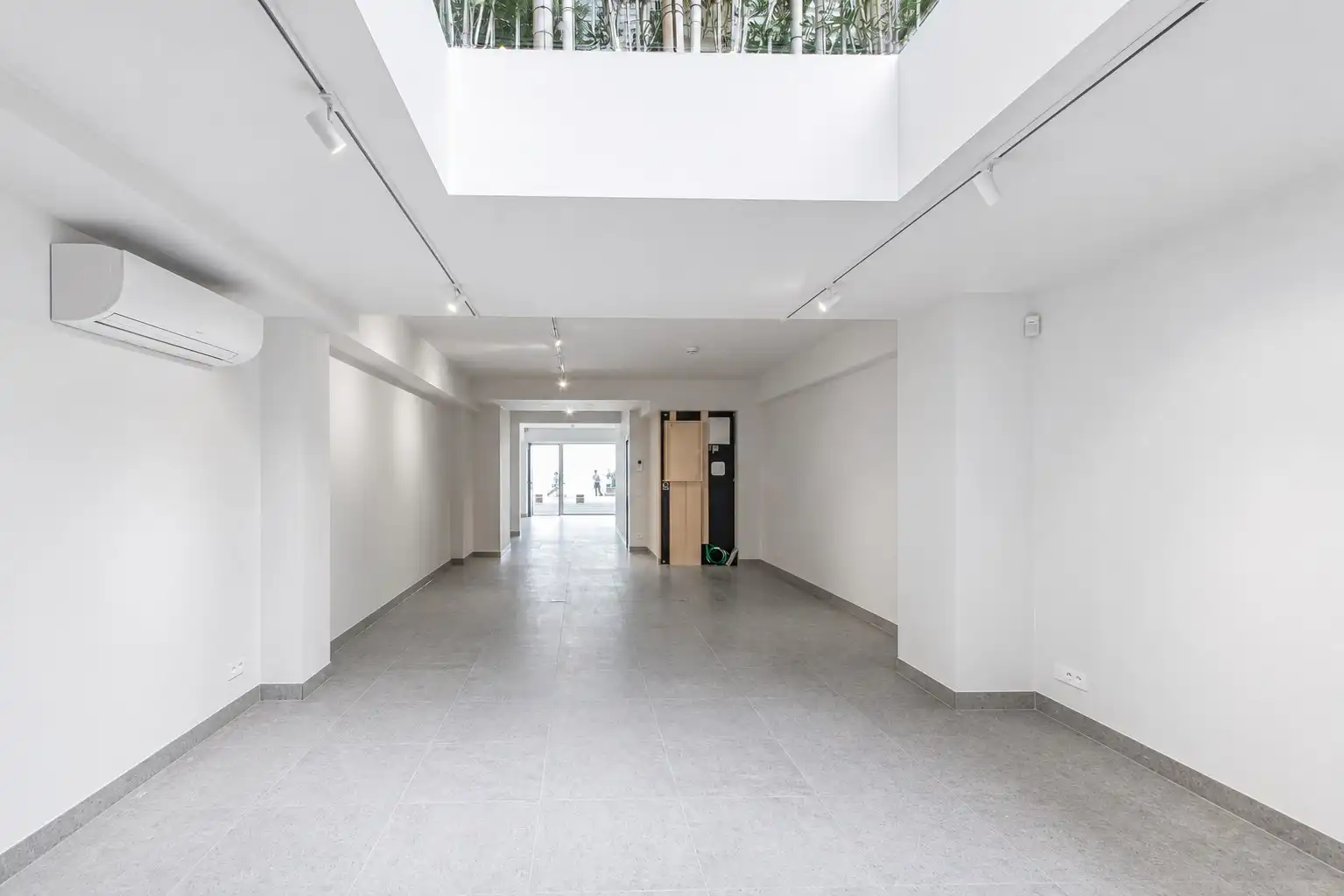 Instapklare winkel- en galerijruimte met studio en privatieve koer op de Zeedijk 694 foto 10