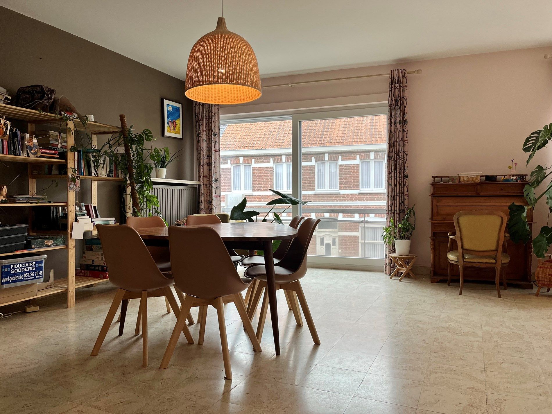 Een mooi instapklaar appartement, centraal gelegen in Izegem! foto 4