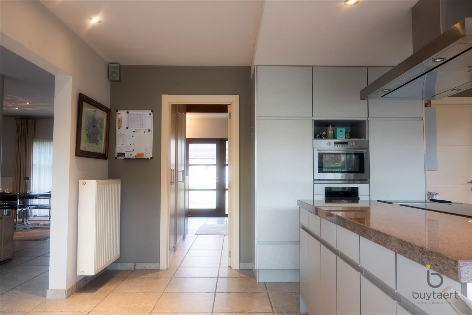 RUIMTE, RUST EN ONTSPANNING: MODERNE VILLA MET ZWEMBAD, SAUNA EN JACUZZI foto 15