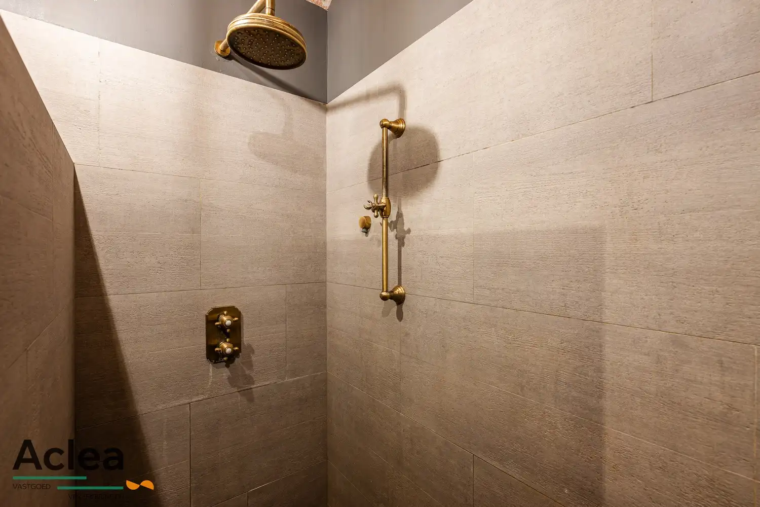 Karaktervol landhuis met paardenstal op 5.943m² in een groene omgeving foto 25