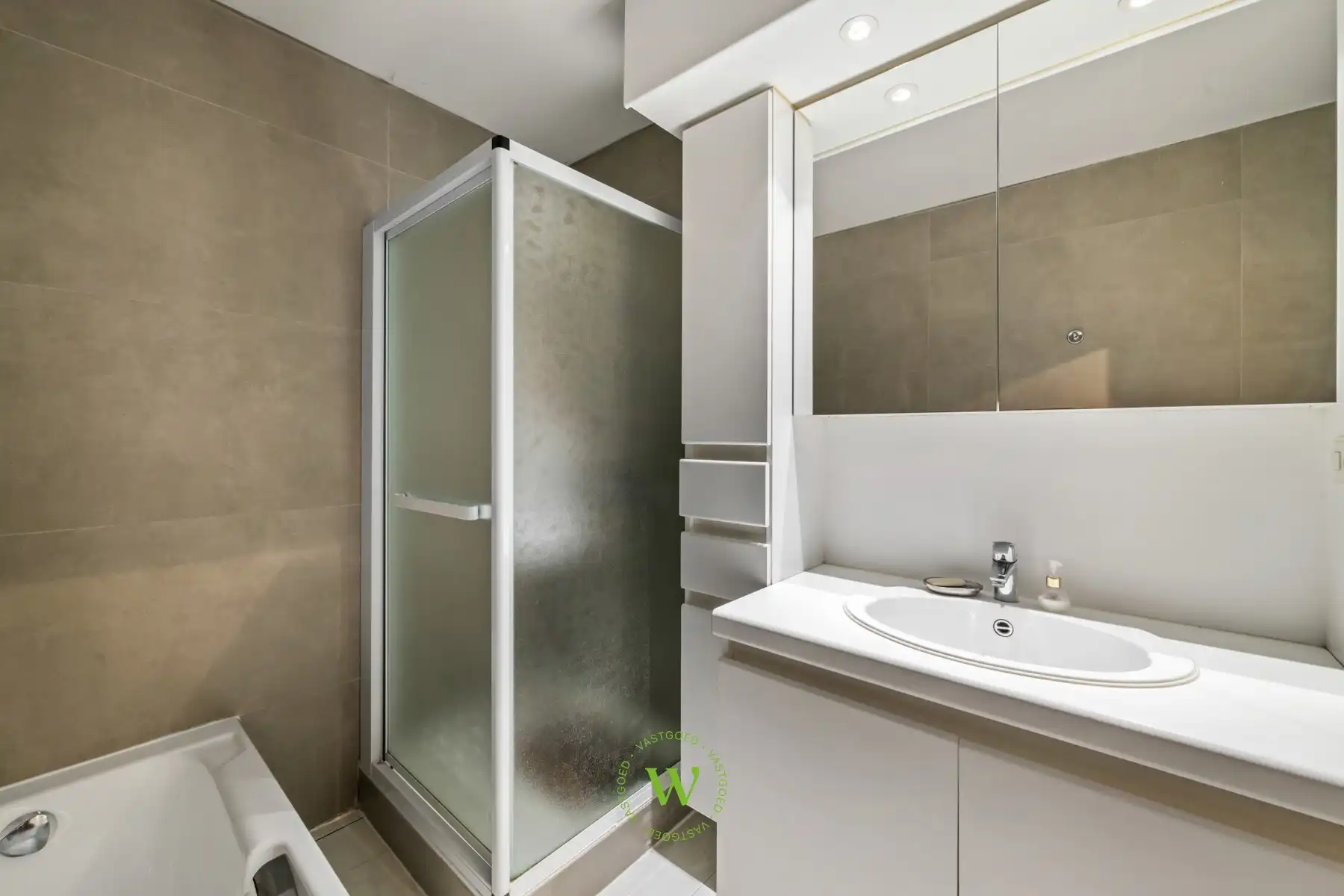 Ruim 3 slpk appartement Sint-Andries met garage foto 20