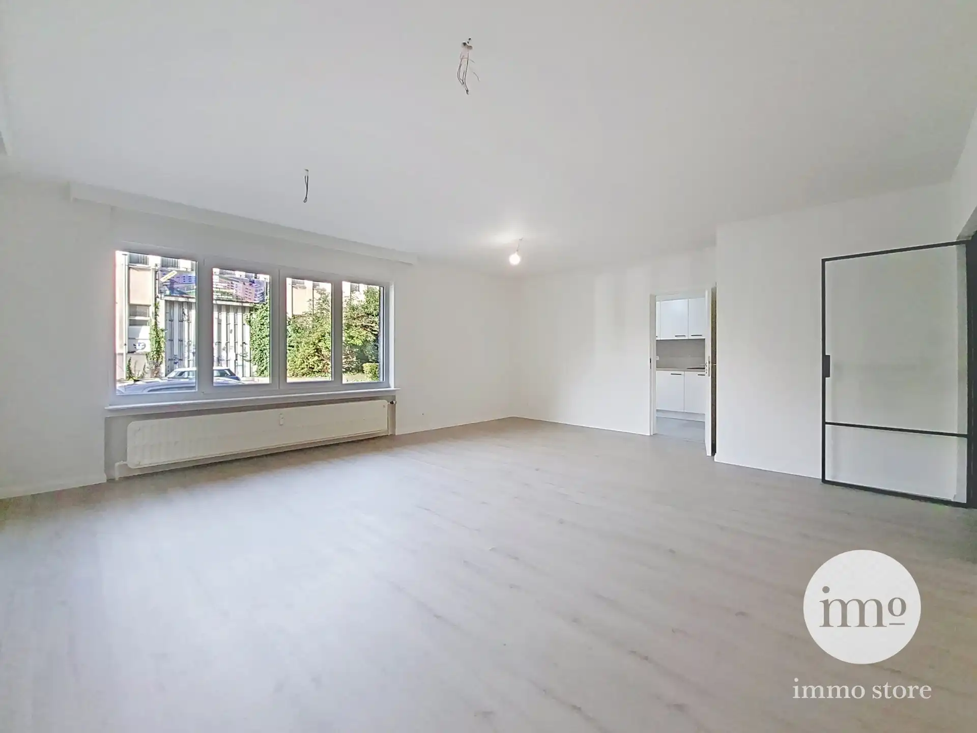 Lichtrijk gerenoveerd 3-slaapkamerappartement foto 2