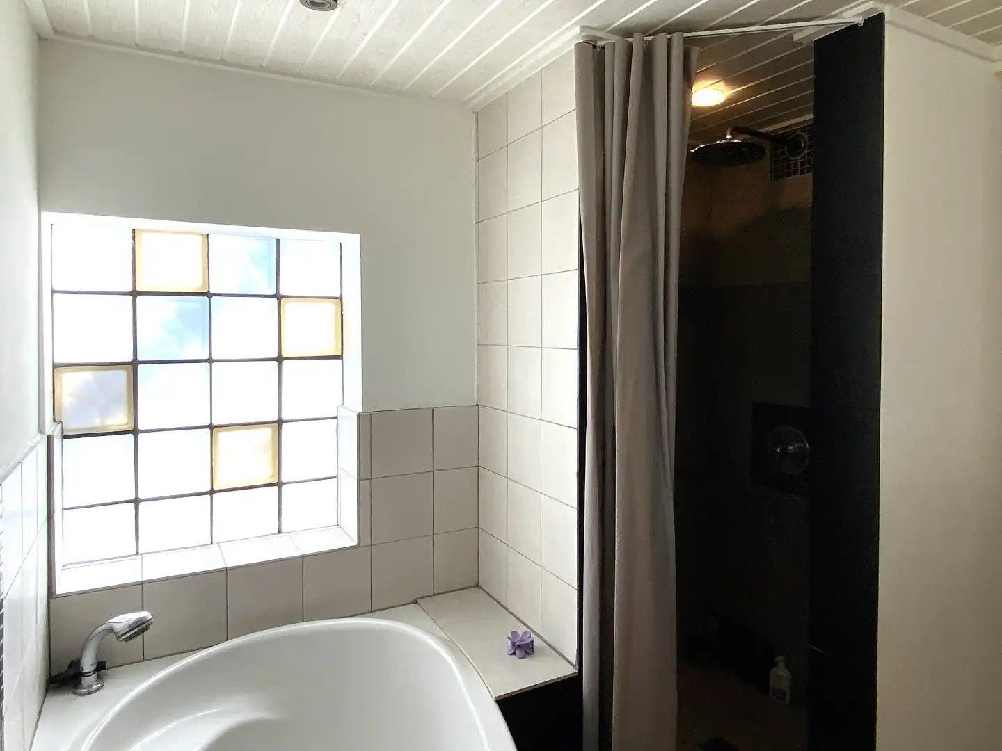 CHARMANTE ALLEENSTAANDE WONING MET 3 SLPKS EN TUIN  foto 8