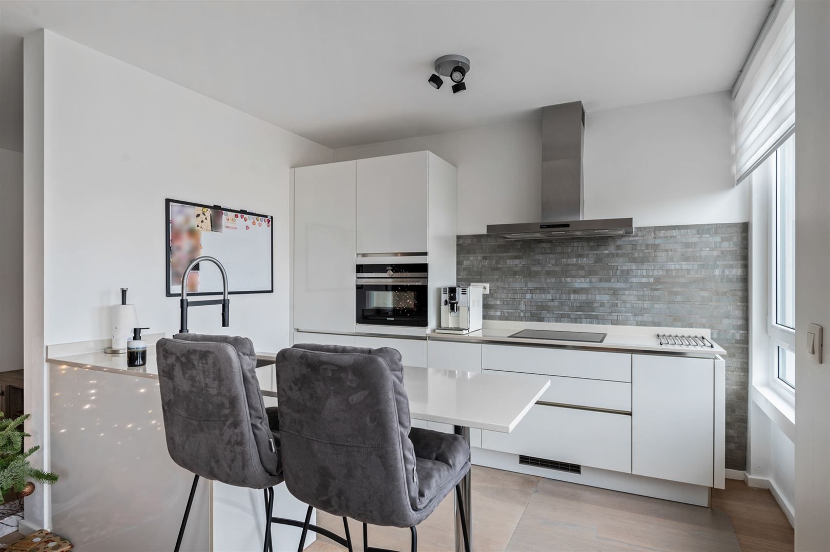 Recent gerenoveerd appartement ca. 88m2 met 2 slaapkamers en terras. foto 6