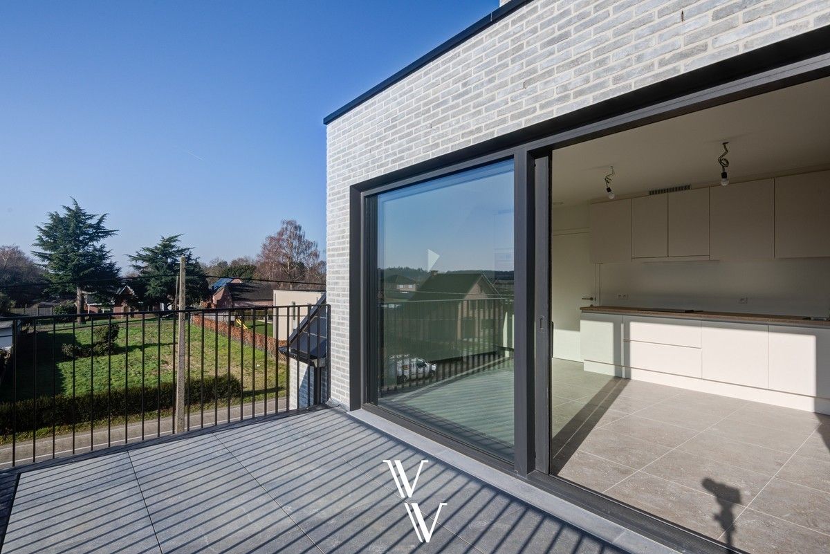 Appartement met 2 slaapkamers, ondergrondse parking en berging te Pulle foto 2