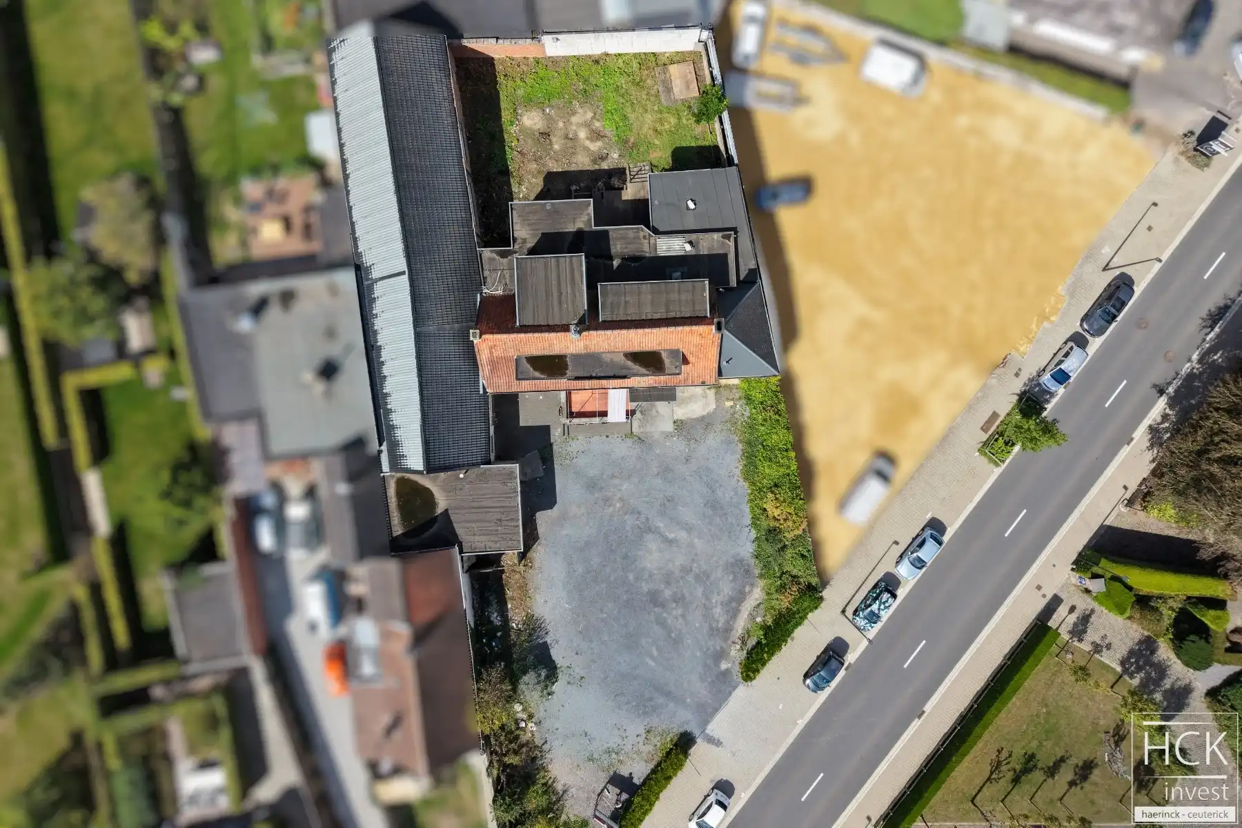 KRUISHOUTEM - Uniek pand met talrijke mogelijkheden of projectgrond! foto {{pictureIndex}}