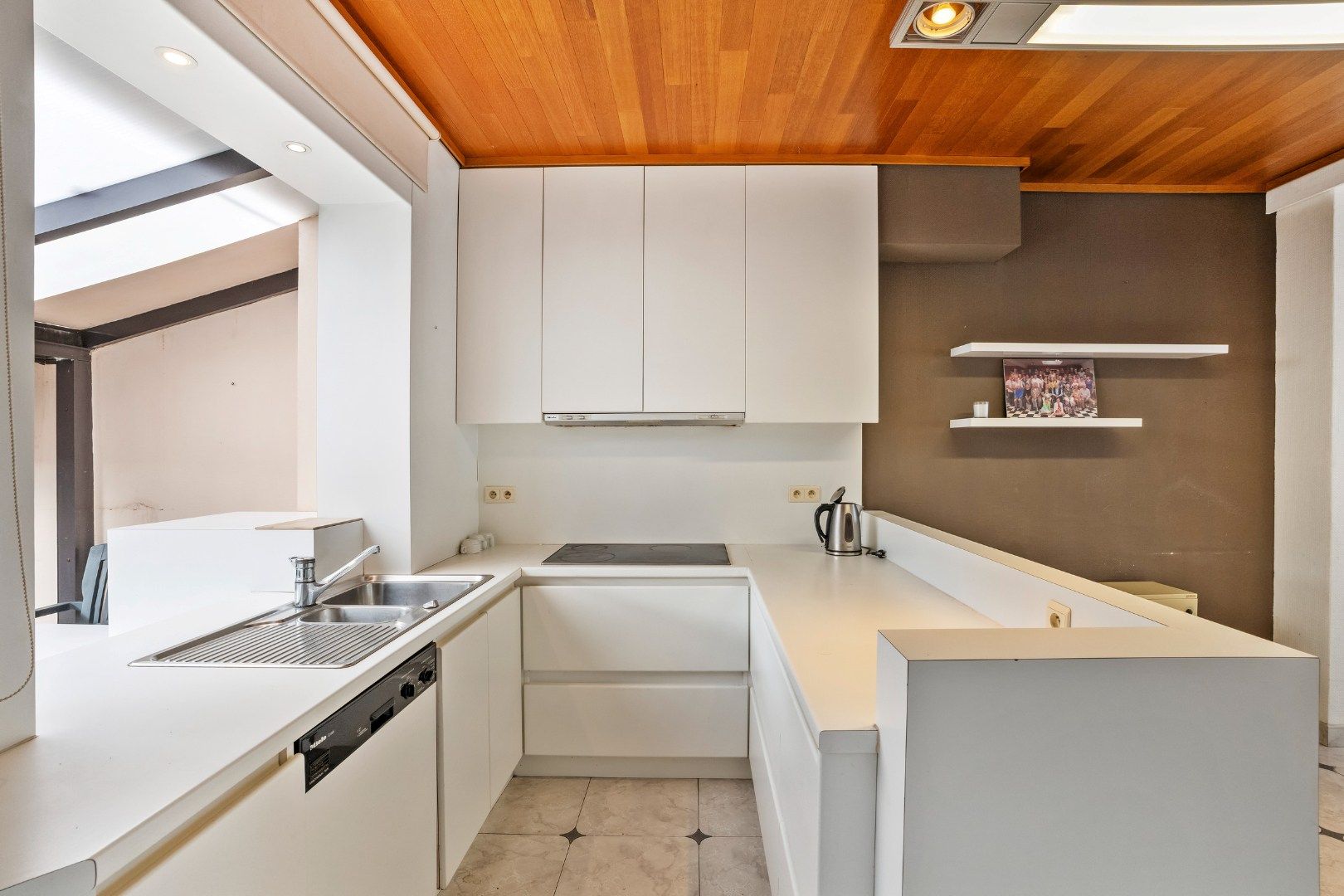 TE RENOVEREN WONING OP EEN PERCEEL VAN 559M² MET BOORDEVOL POTENTIEEL foto 9